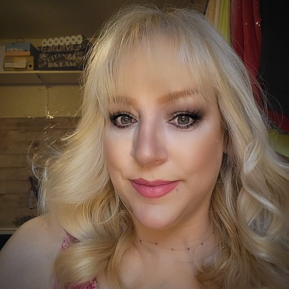 Meet your Posher, Stephanie - Picture 1 of 1